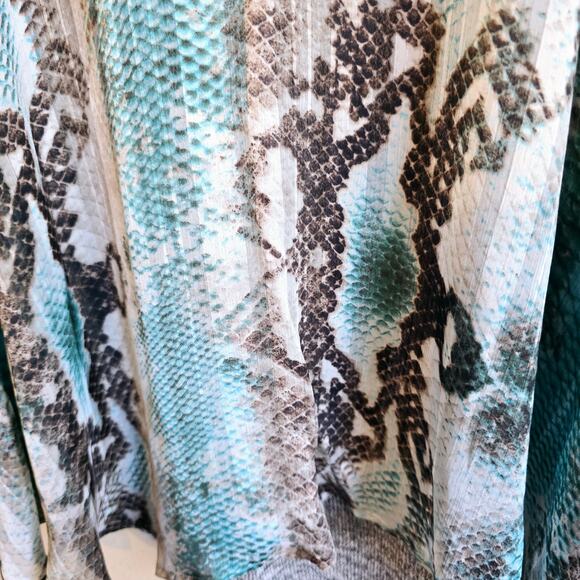 Citron Poeme snake skin with faux suede asymmetrical hem shirt - Picture 3 of 5